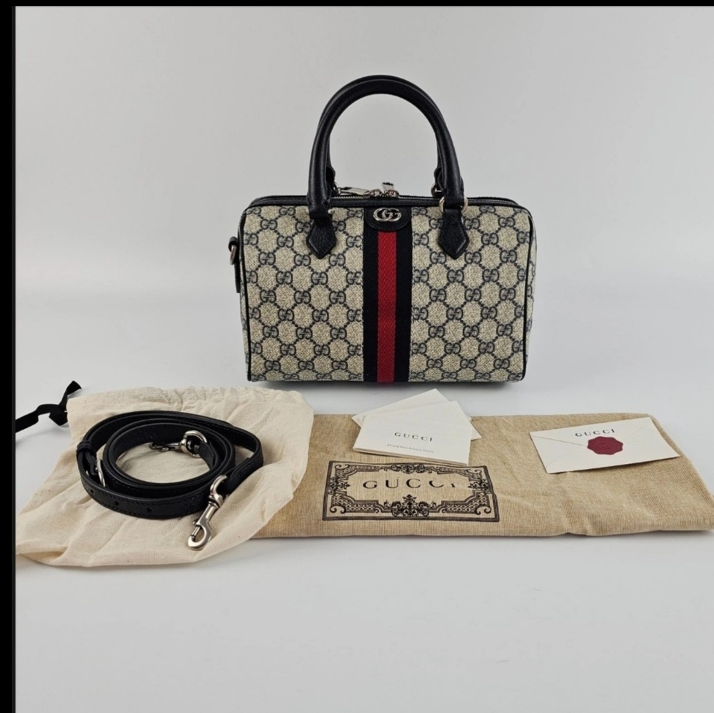 Authentic Gucci Supreme Women's shoulder Bag